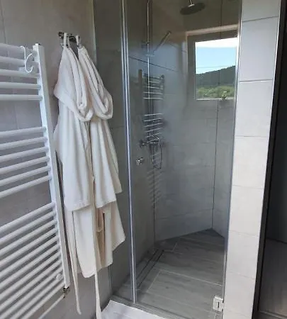 Apartmani Fenestra Tesla I Faust Otocac Exterior photo