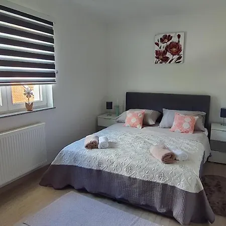 Apartmani Fenestra Tesla I Faust Otocac Exterior photo