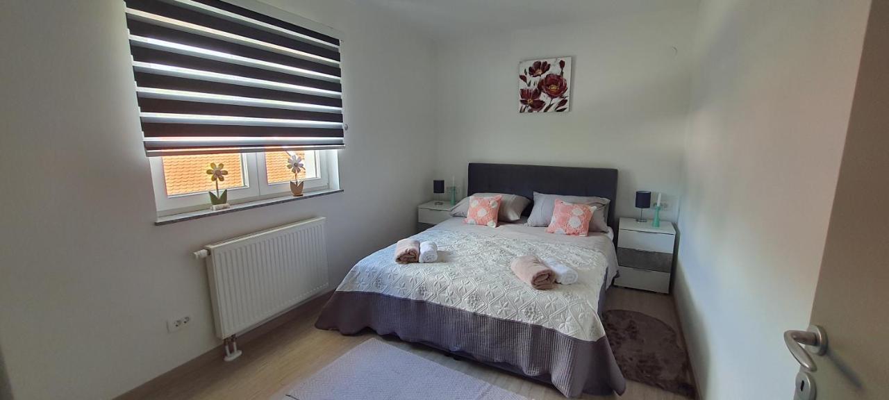 Fenestra Tesla I Faust Apartment *